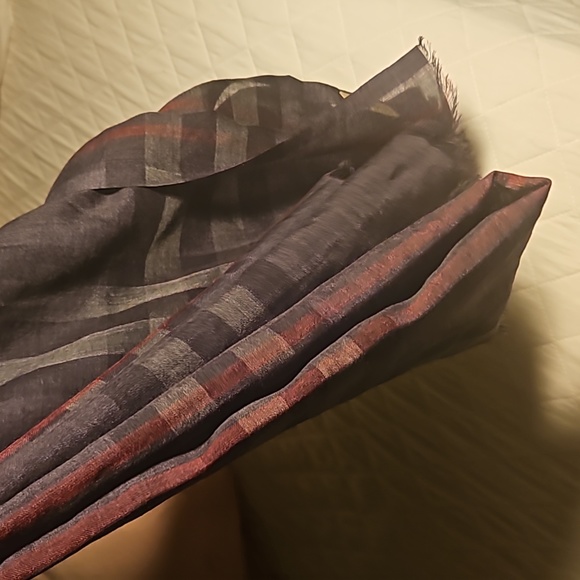 Burberry Scarf - Picture 6 of 8